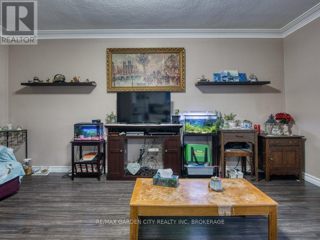 28 Charles Avenue, St. Catharines (Facer), ON - Indoor