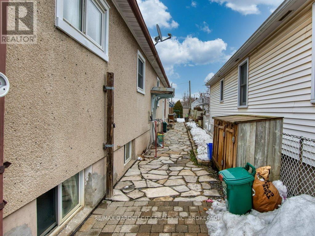 28 Charles Avenue, St. Catharines (Facer), ON - Outdoor With Deck Patio Veranda With Exterior