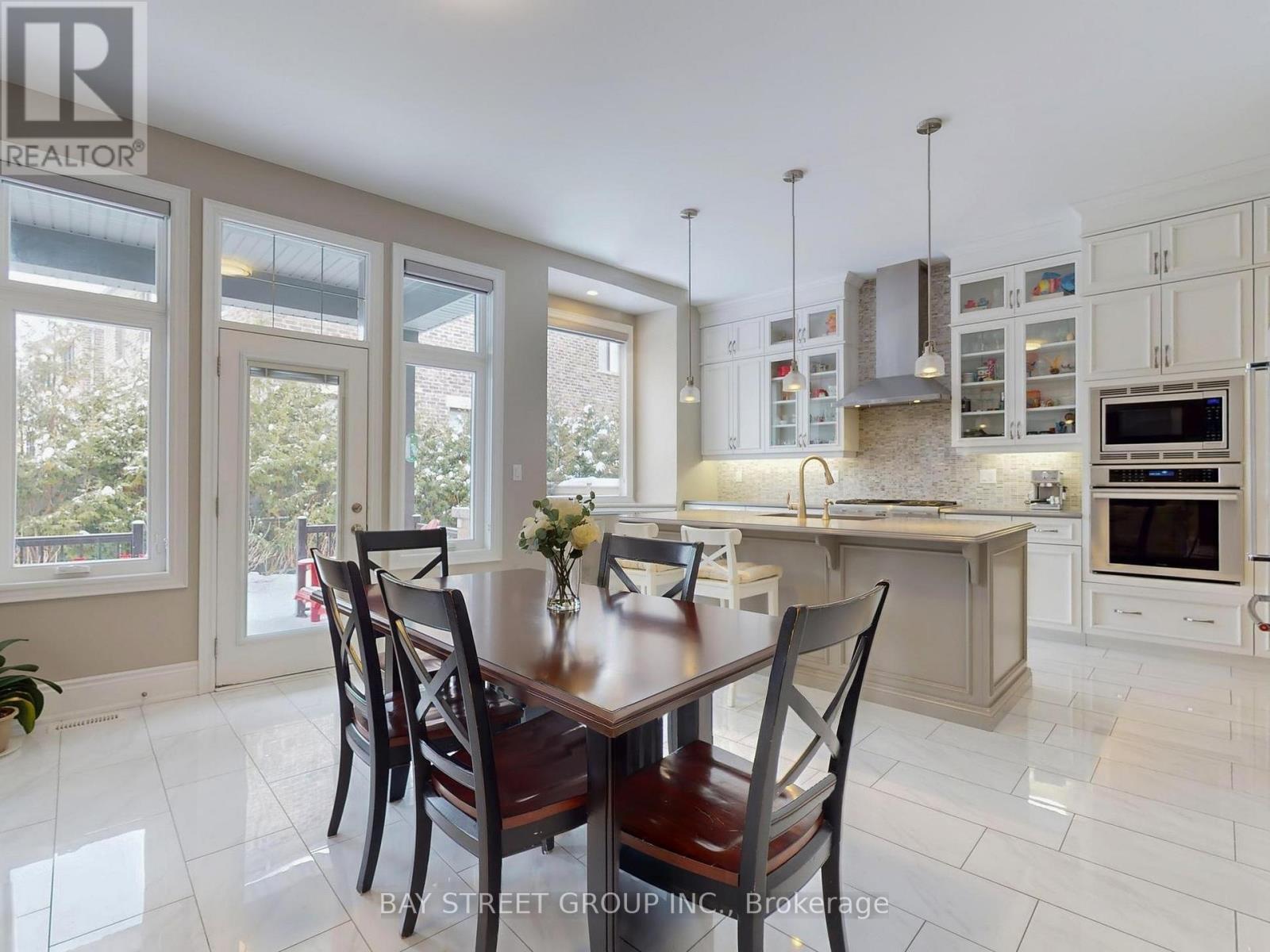 Bright Open-Concept Kitchen & Dining - 39 Cairns Gate, King, ON - Indoor
