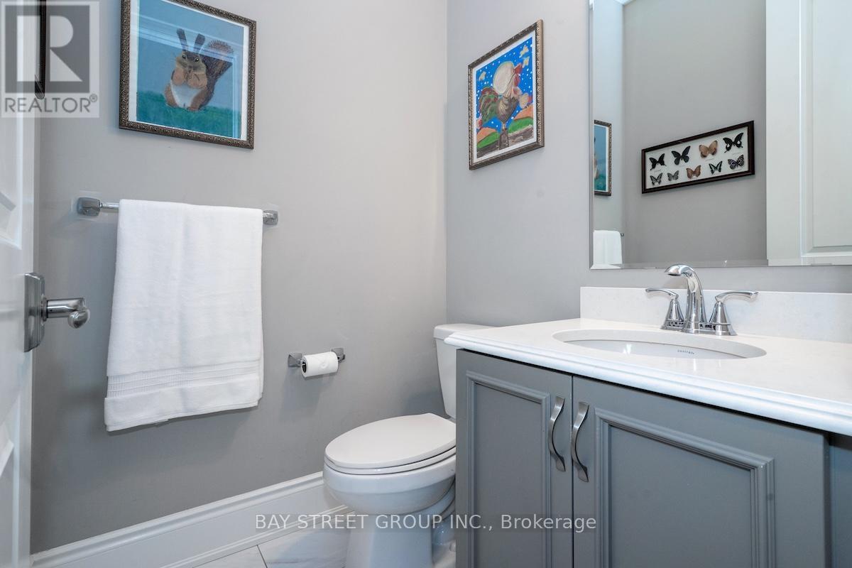 Caesarstone Counter & Storage - 39 Cairns Gate, King, ON - Indoor Photo Showing Bathroom