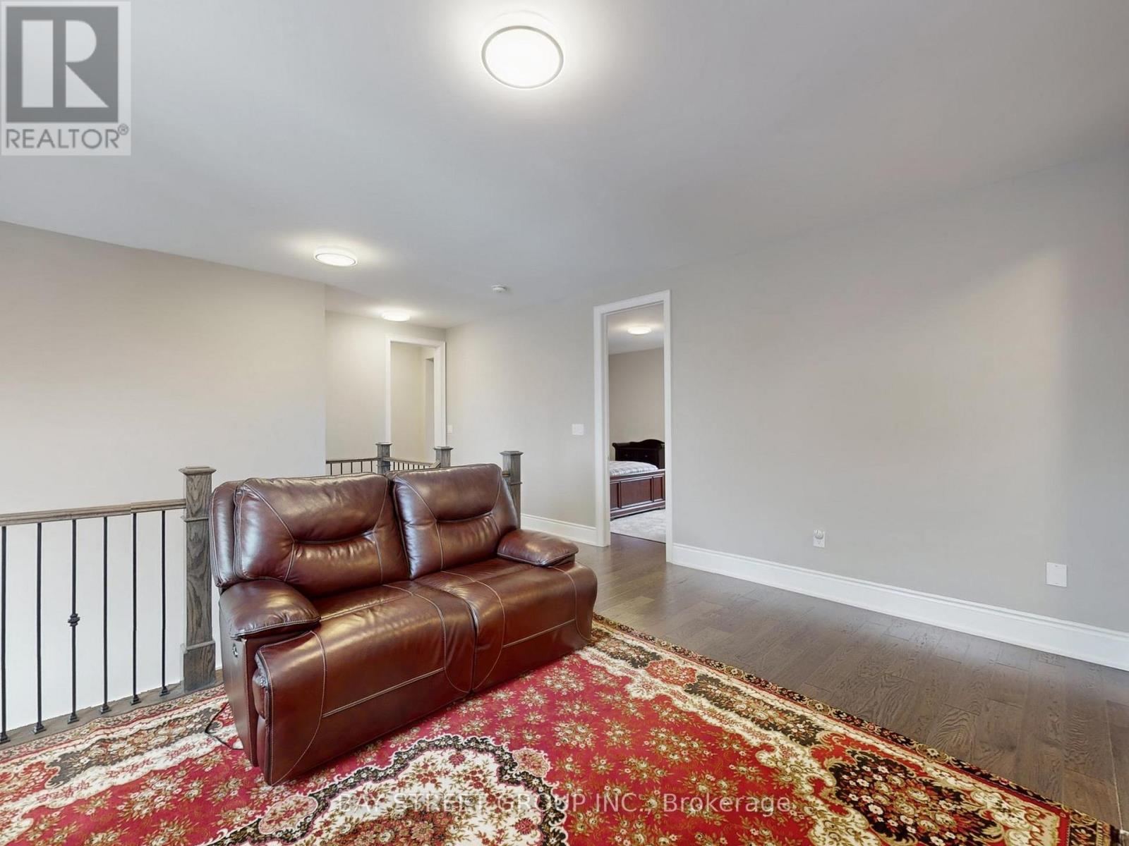 Spacious Loft with Open Concept Design - 39 Cairns Gate, King, ON - Indoor