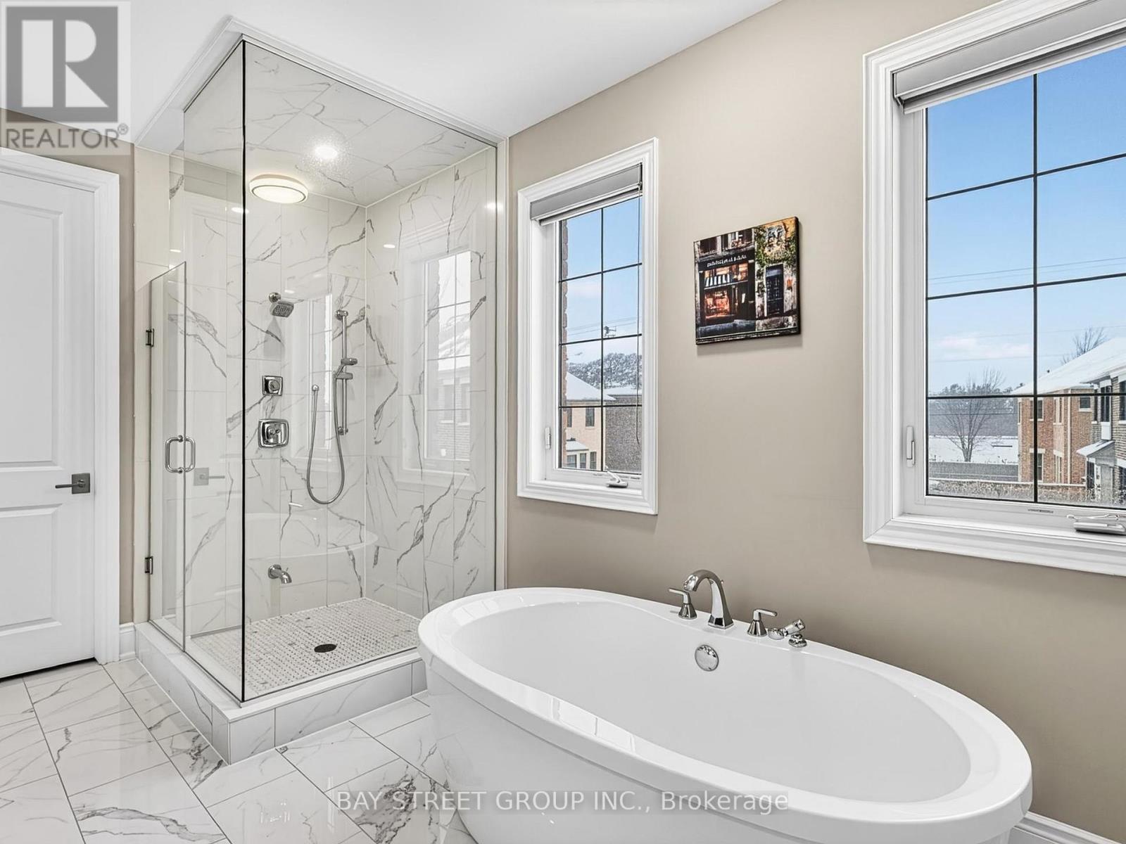 Luxurious Ensuite with Soaker Tub - 39 Cairns Gate, King, ON - Indoor Photo Showing Bathroom