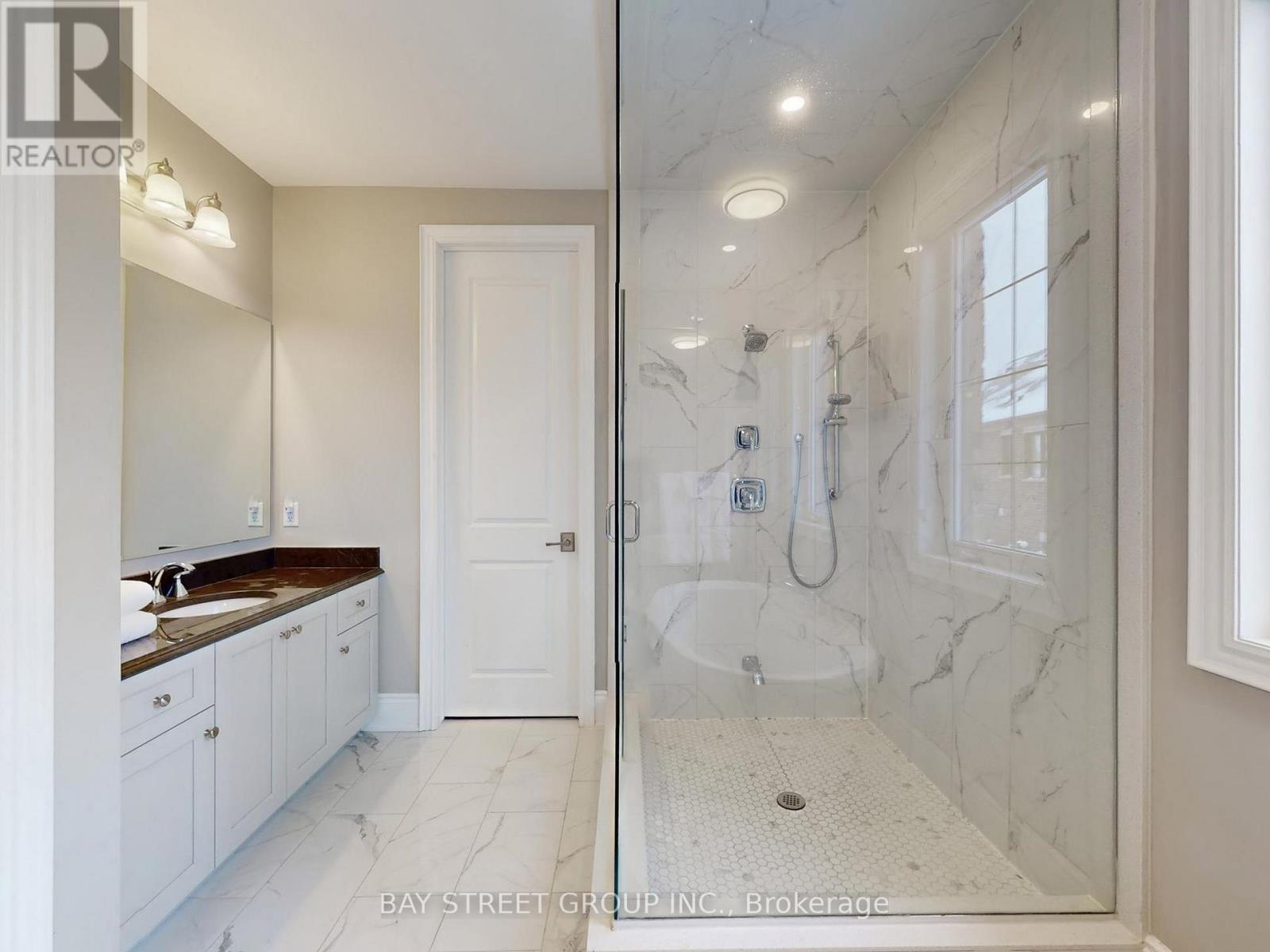 Private Water Closet & Glass Shower - 39 Cairns Gate, King, ON - Indoor Photo Showing Bathroom