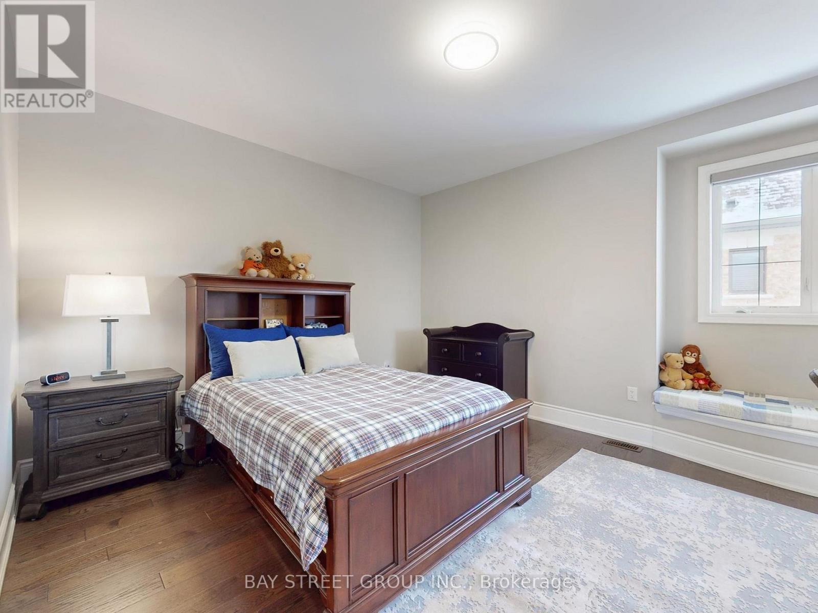 Bedroom 2 with Window Seat & Closet - 39 Cairns Gate, King, ON - Indoor Photo Showing Bedroom