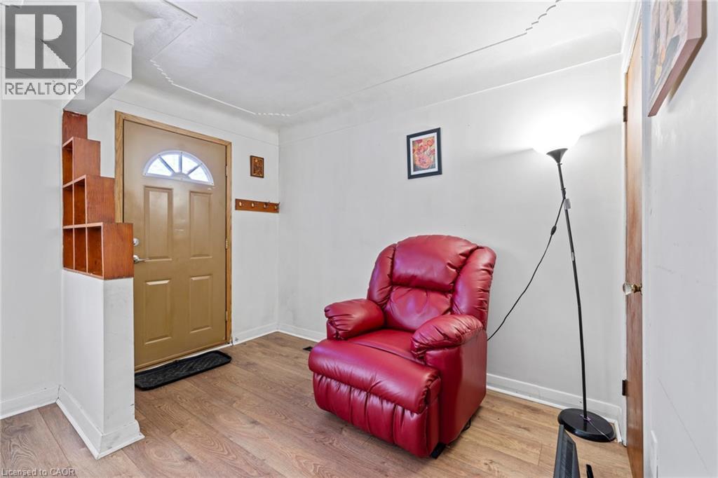 201 East 23Rd Street, Hamilton, ON - Indoor Photo Showing Other Room