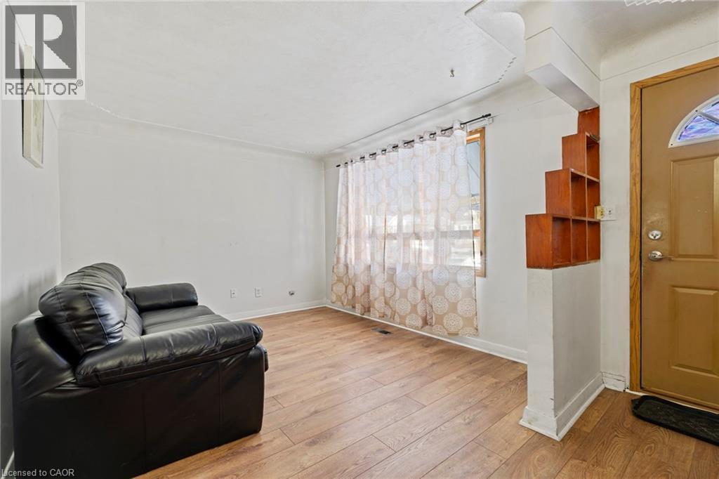 201 East 23Rd Street, Hamilton, ON - Indoor Photo Showing Other Room