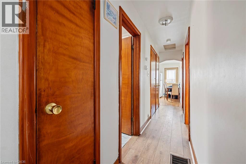 201 East 23Rd Street, Hamilton, ON - Indoor Photo Showing Other Room