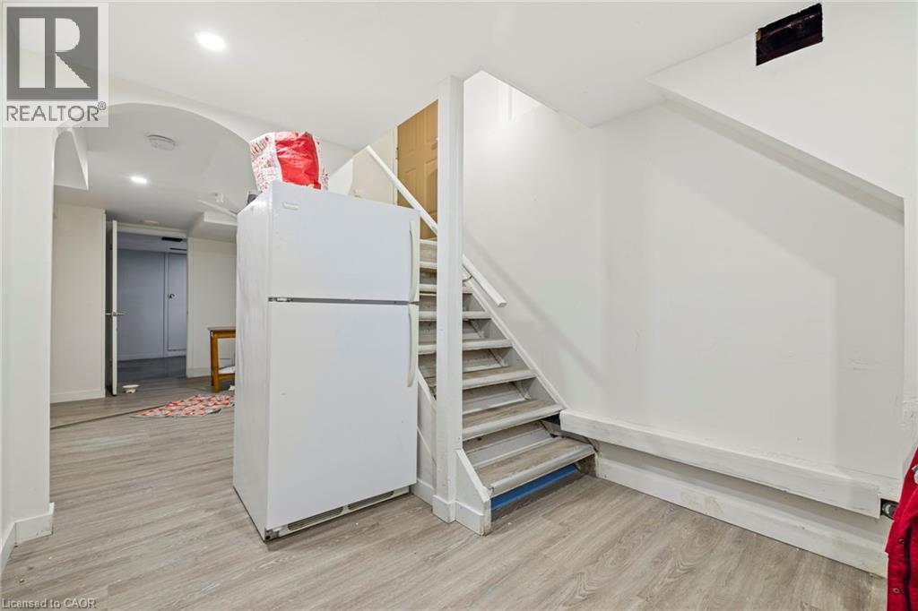 201 East 23Rd Street, Hamilton, ON - Indoor Photo Showing Other Room