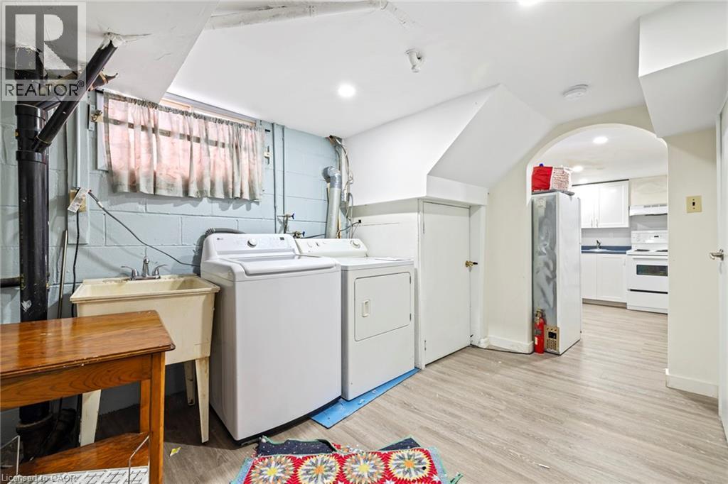 201 East 23Rd Street, Hamilton, ON - Indoor Photo Showing Laundry Room