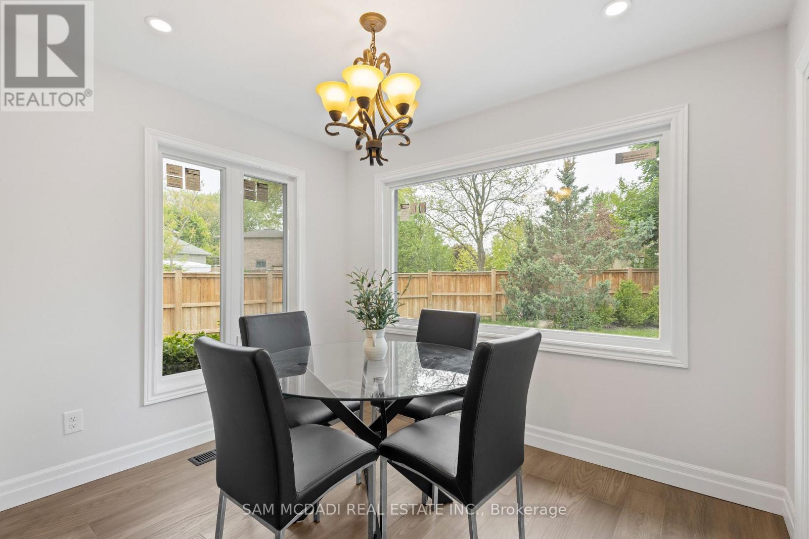 2535 Robin Drive, Mississauga, ON - Indoor Photo Showing Dining Room