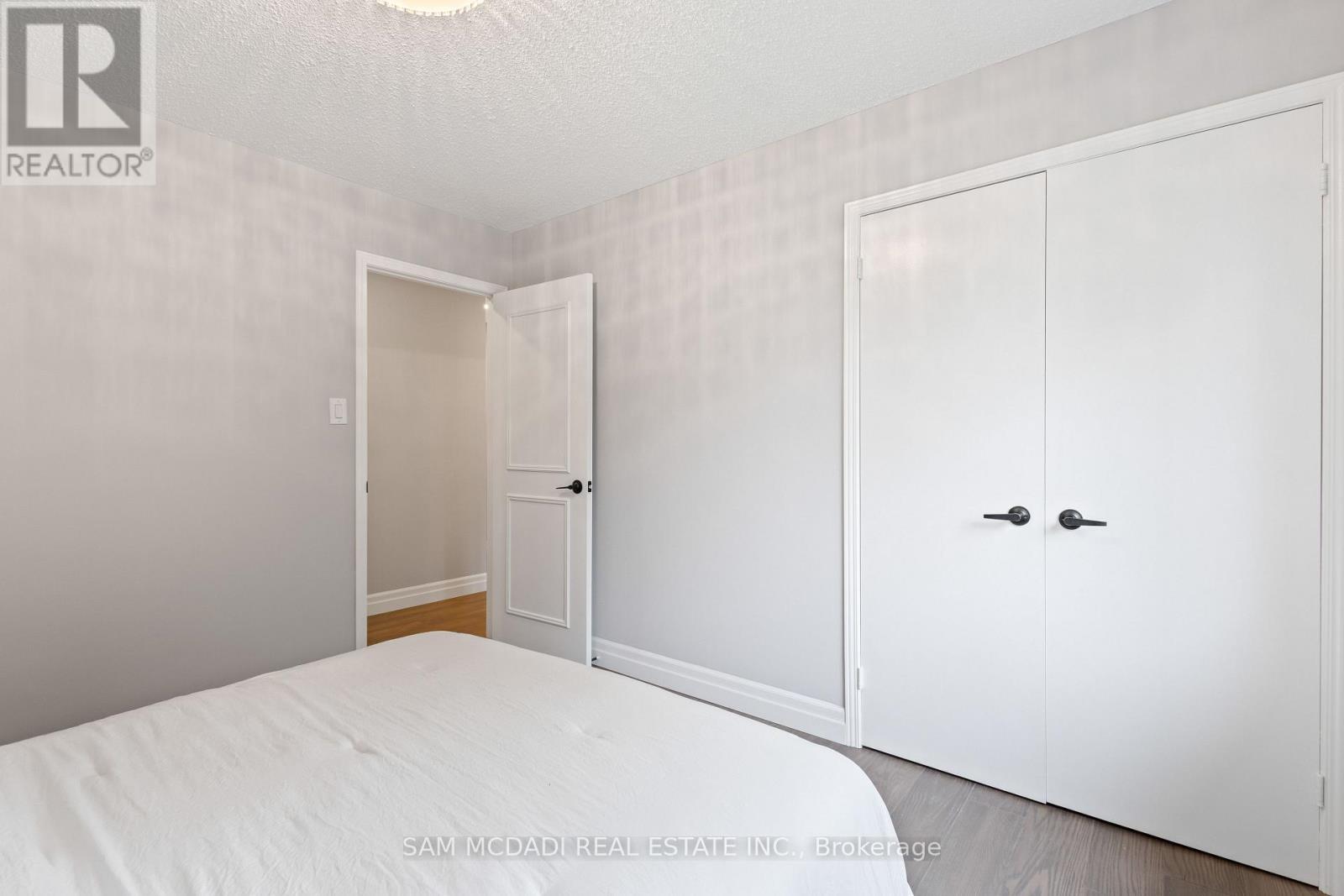 2535 Robin Drive, Mississauga, ON - Indoor Photo Showing Bedroom