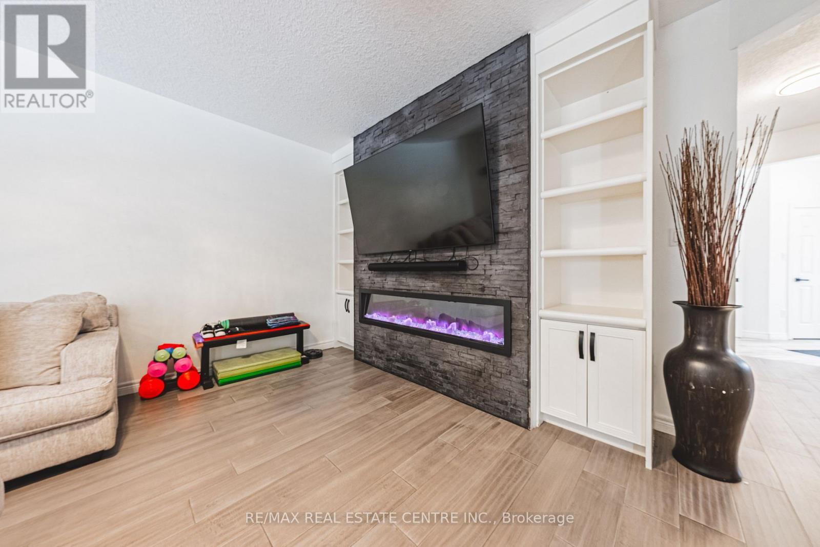 6 Second Road W, Hamilton, ON - Indoor