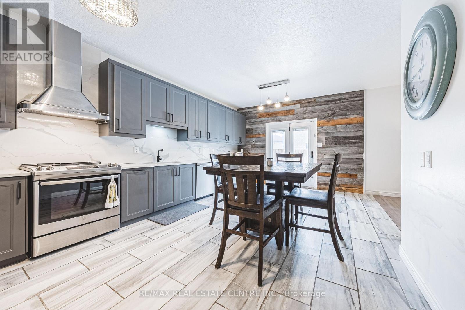 6 Second Road W, Hamilton, ON - Indoor