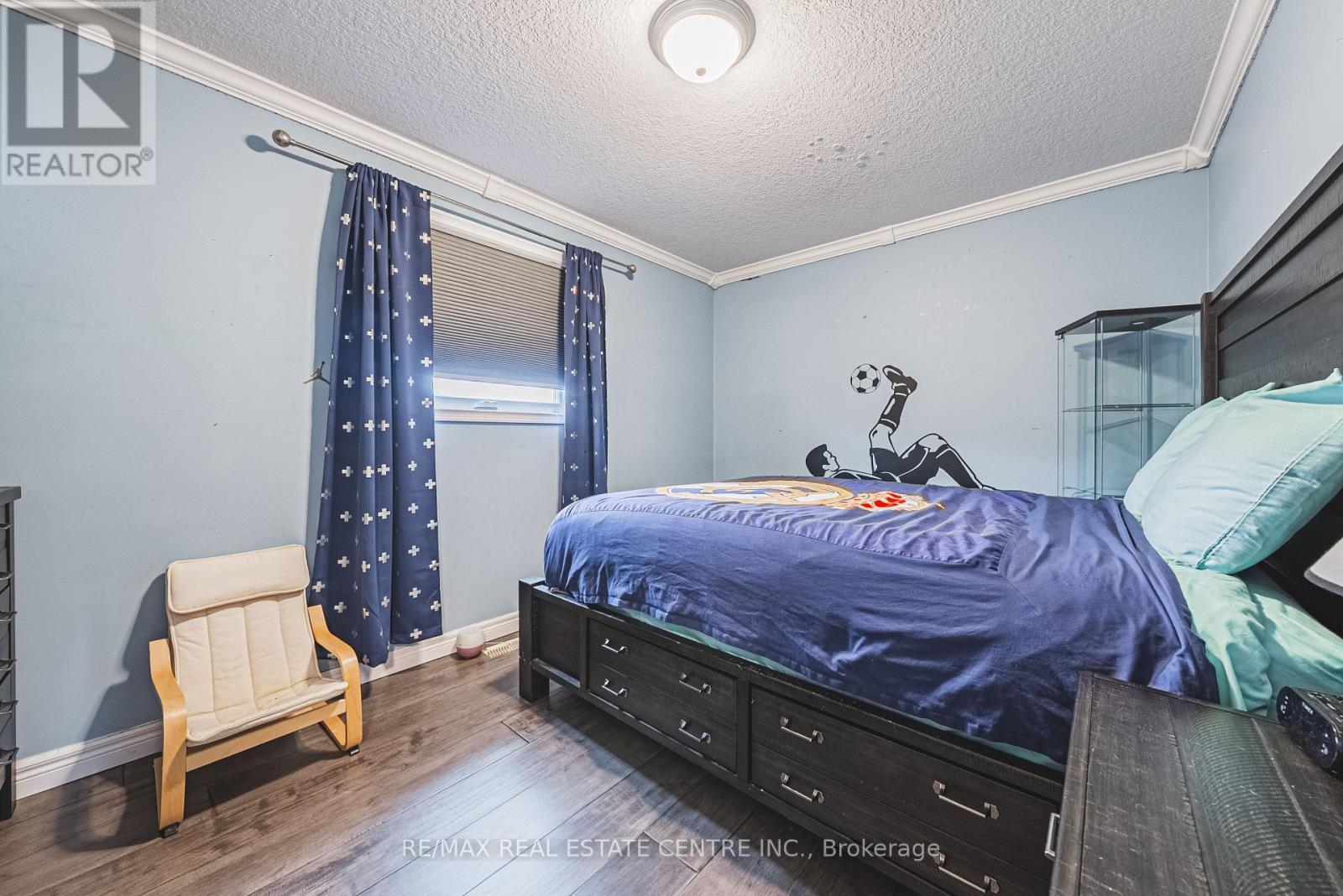 6 Second Road W, Hamilton, ON - Indoor Photo Showing Bedroom