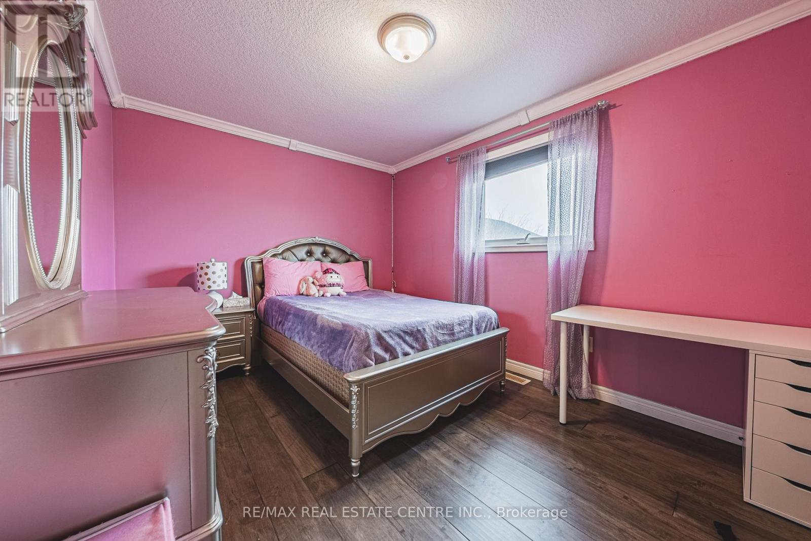 6 Second Road W, Hamilton, ON - Indoor Photo Showing Bedroom