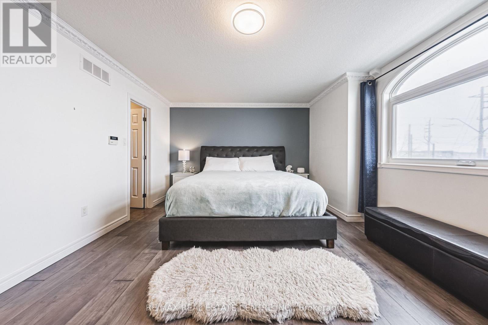 6 Second Road W, Hamilton, ON - Indoor Photo Showing Bedroom