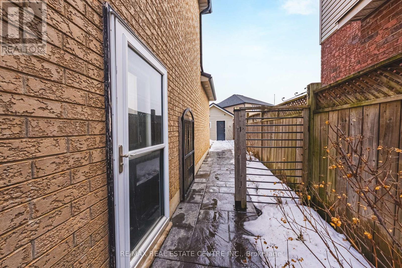 6 Second Road W, Hamilton, ON - Outdoor