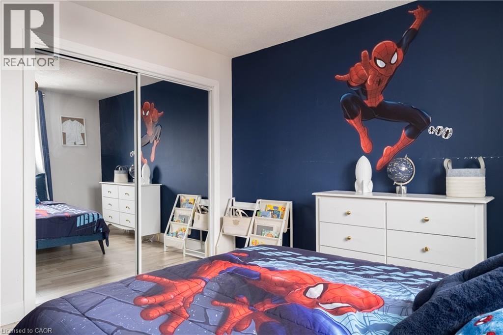 30 Buchanan Crescent, Thorold, ON - Indoor Photo Showing Bedroom