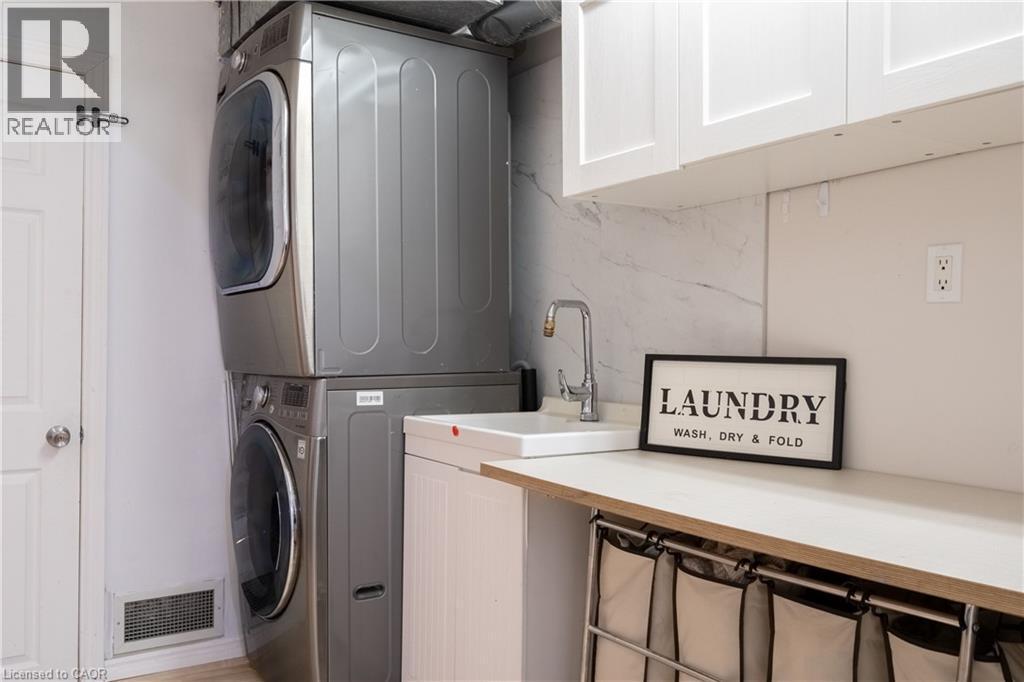 30 Buchanan Crescent, Thorold, ON - Indoor Photo Showing Laundry Room