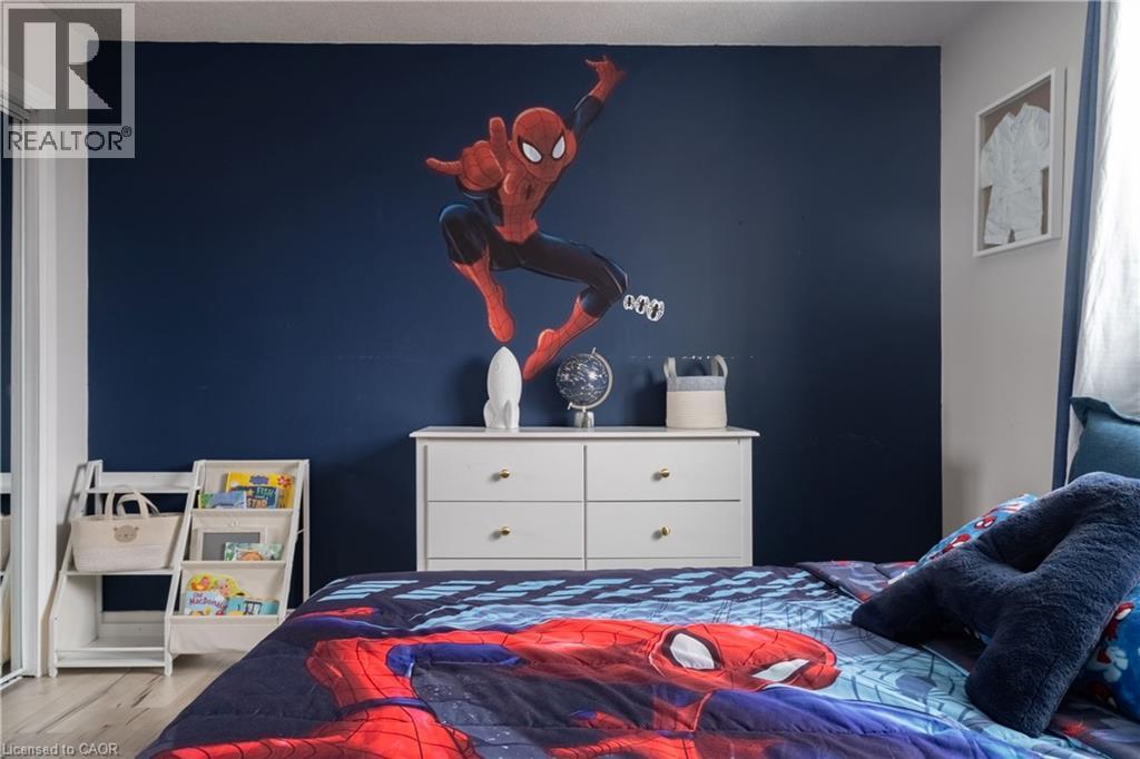 30 Buchanan Crescent, Thorold, ON - Indoor Photo Showing Bedroom