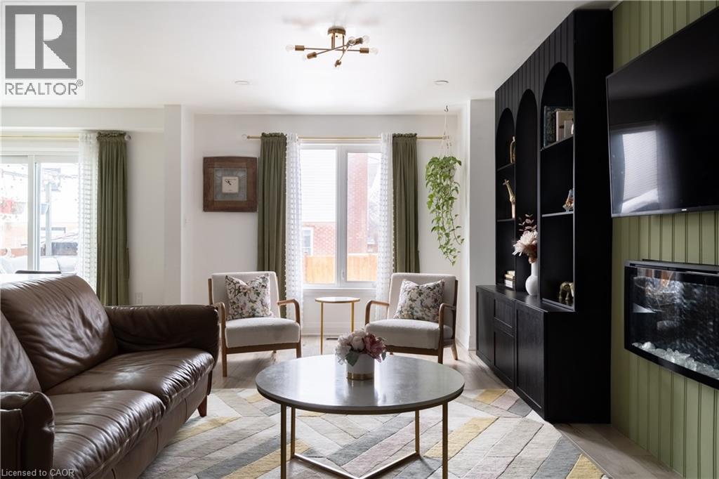 30 Buchanan Crescent, Thorold, ON - Indoor Photo Showing Living Room