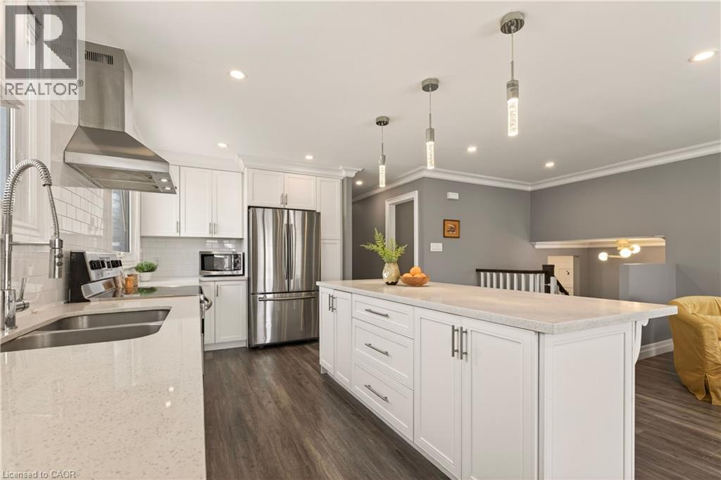 51 Fonthill Road, Hamilton, ON - Indoor Photo Showing Kitchen With Stainless Steel Kitchen With Double Sink With Upgraded Kitchen