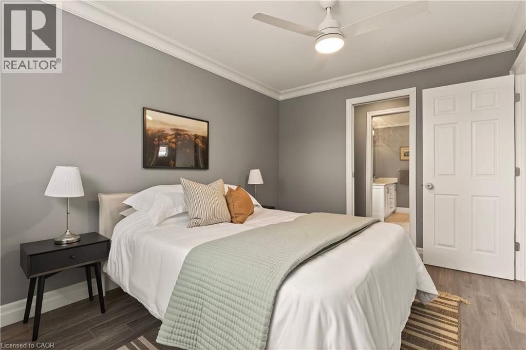 51 Fonthill Road, Hamilton, ON - Indoor Photo Showing Bedroom