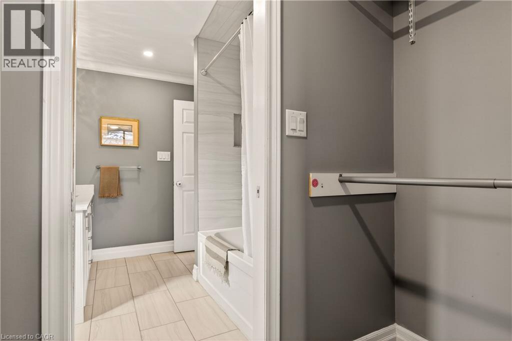 51 Fonthill Road, Hamilton, ON - Indoor