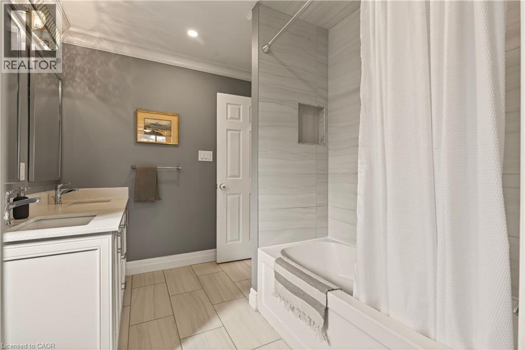 51 Fonthill Road, Hamilton, ON - Indoor