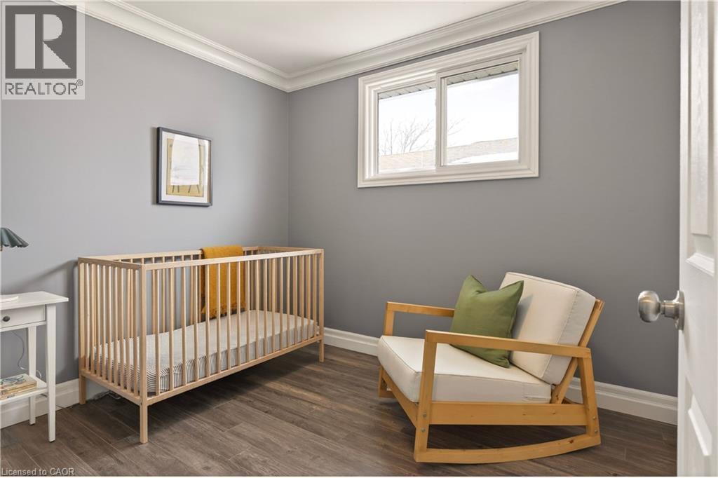 51 Fonthill Road, Hamilton, ON - Indoor Photo Showing Bedroom
