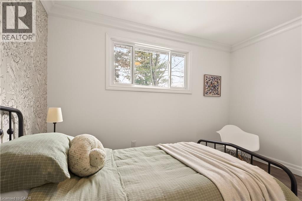 51 Fonthill Road, Hamilton, ON - Indoor Photo Showing Bedroom