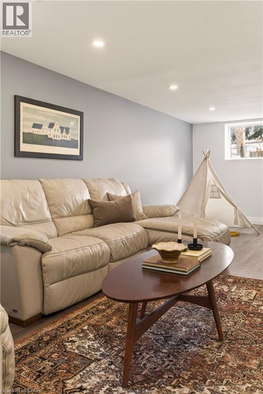 51 Fonthill Road, Hamilton, ON - Indoor Photo Showing Other Room