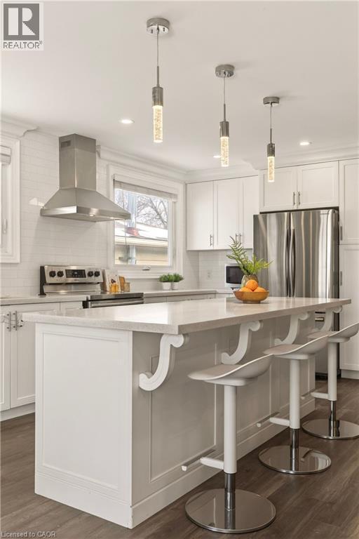 51 Fonthill Road, Hamilton, ON - Indoor Photo Showing Kitchen With Stainless Steel Kitchen With Upgraded Kitchen