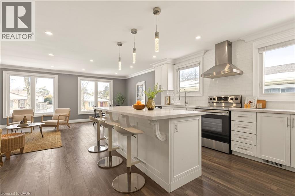 51 Fonthill Road, Hamilton, ON - Indoor Photo Showing Kitchen With Upgraded Kitchen