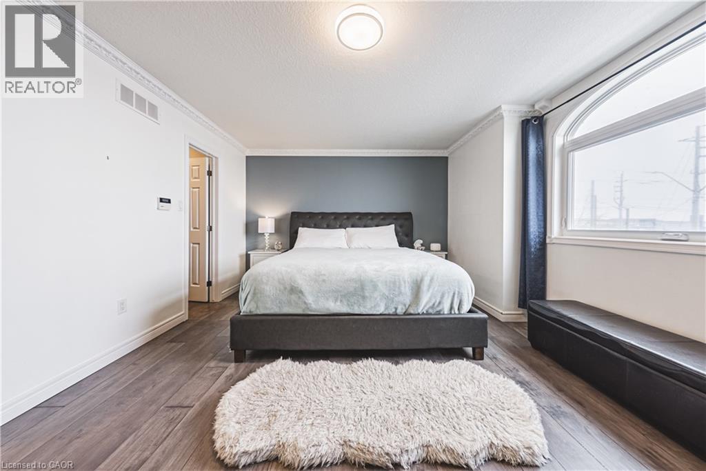 6 Second Road W, Hamilton, ON - Indoor Photo Showing Bedroom