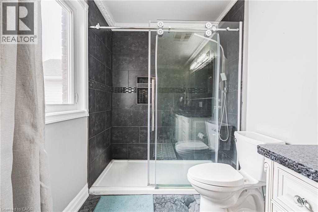 6 Second Road W, Hamilton, ON - Indoor Photo Showing Bathroom