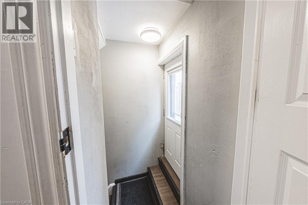 6 Second Road W, Hamilton, ON - Indoor