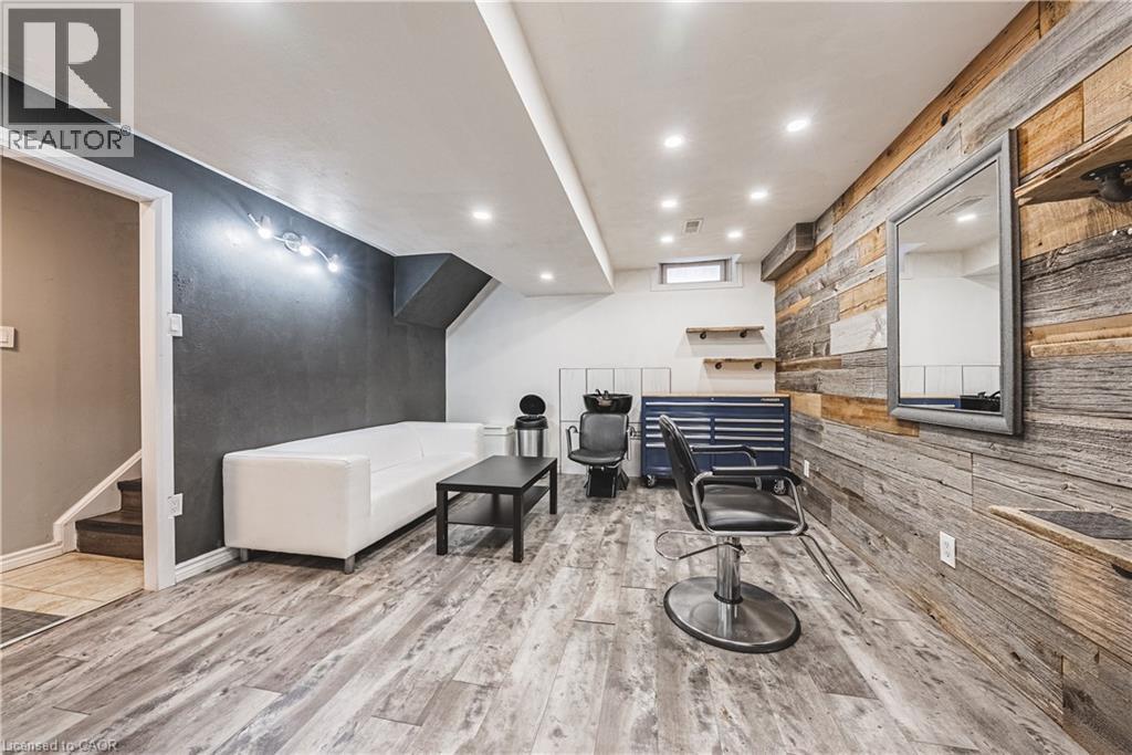 6 Second Road W, Hamilton, ON - Indoor Photo Showing Other Room