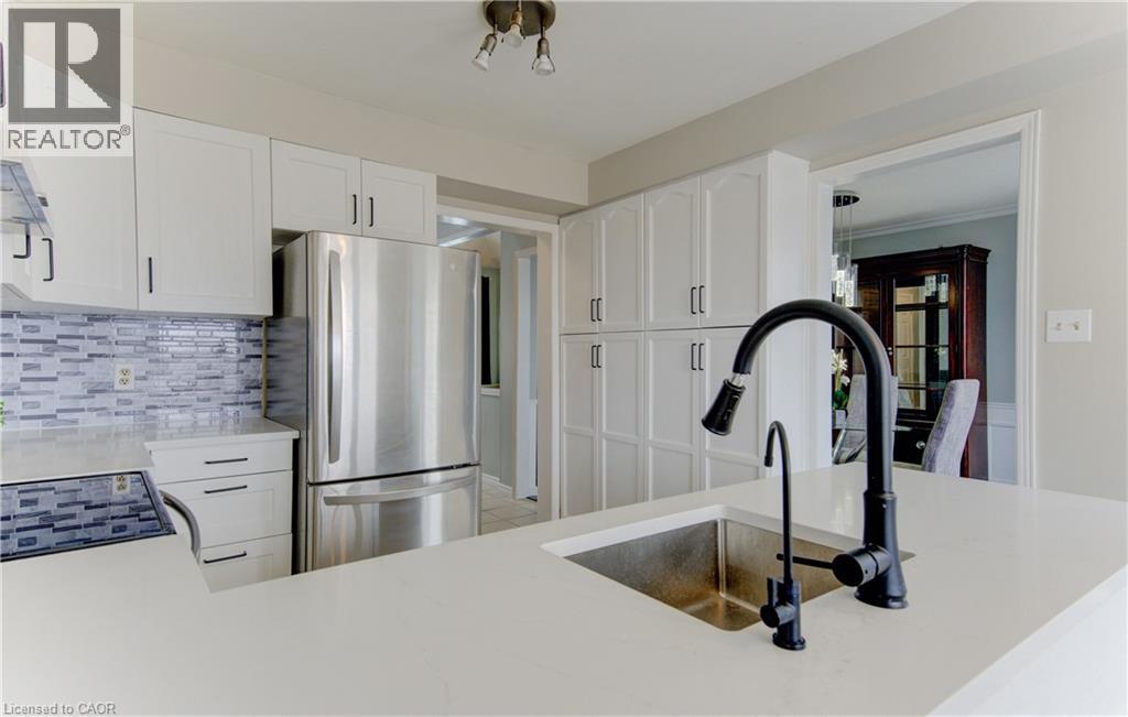 224 Brembel Court, Kitchener, ON - Indoor Photo Showing Kitchen