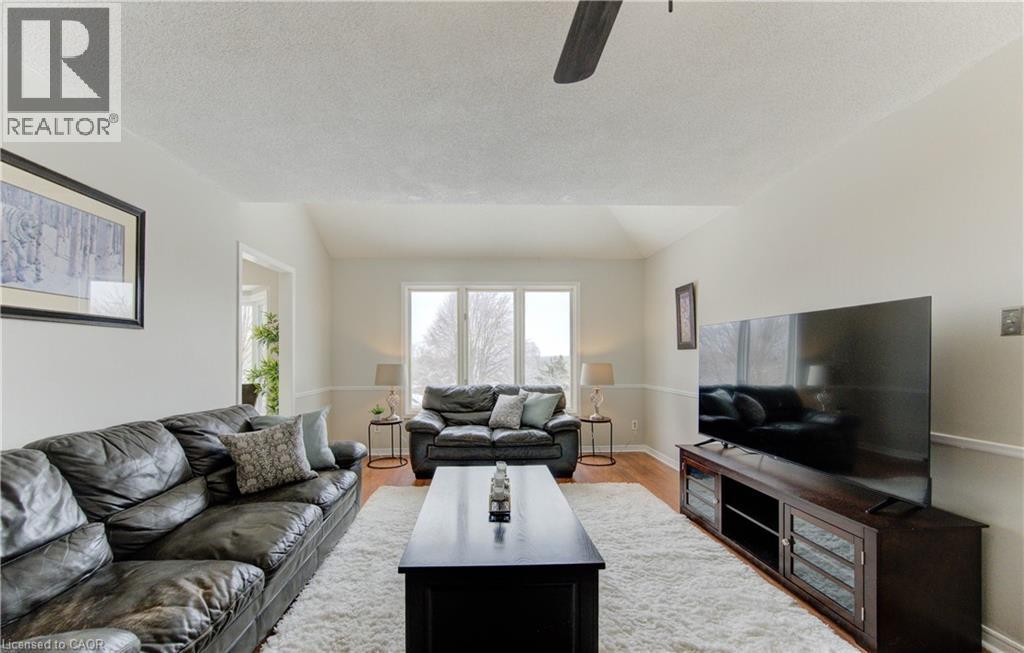 224 Brembel Court, Kitchener, ON - Indoor Photo Showing Living Room