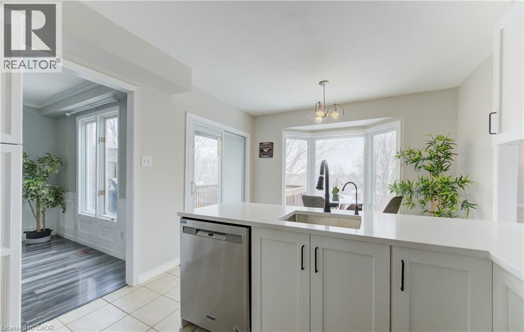 224 Brembel Court, Kitchener, ON - Indoor Photo Showing Kitchen