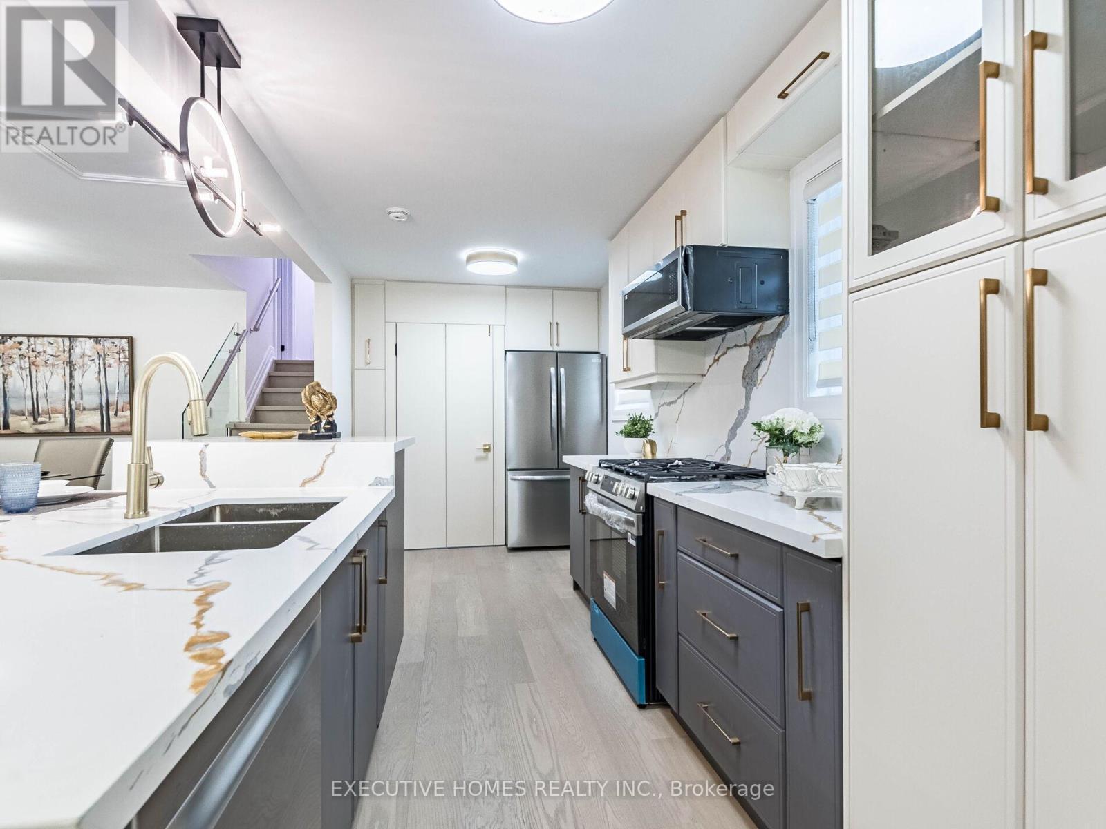 2685 Windjammer Road, Mississauga, ON - Indoor Photo Showing Kitchen With Double Sink