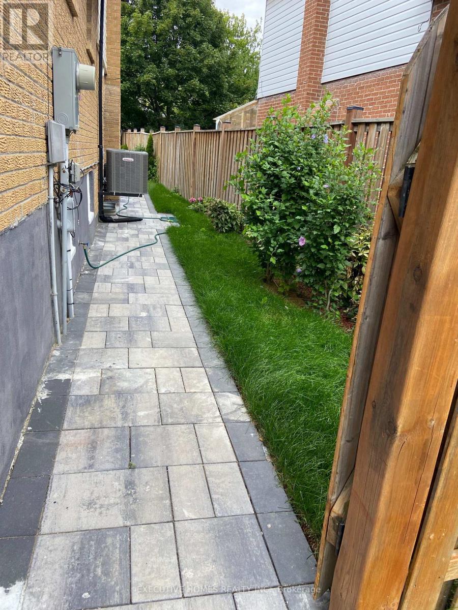 2685 Windjammer Road, Mississauga, ON - Outdoor