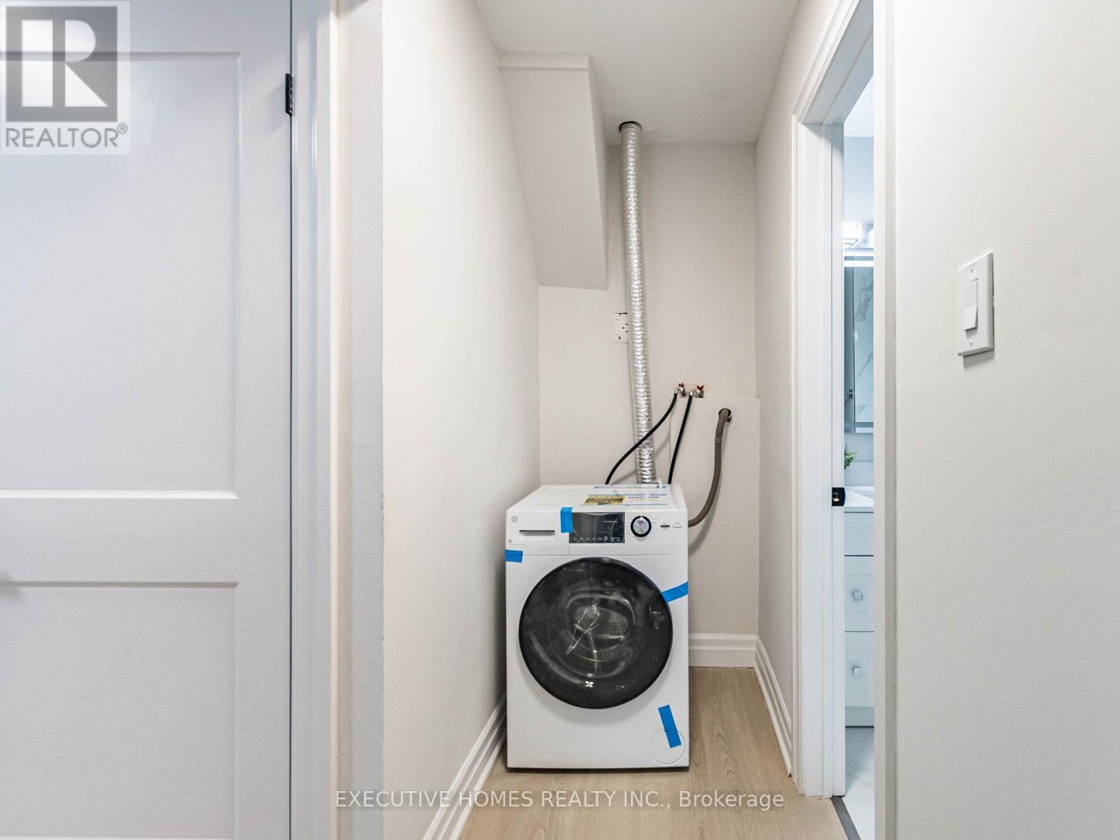 2685 Windjammer Road, Mississauga, ON - Indoor Photo Showing Laundry Room