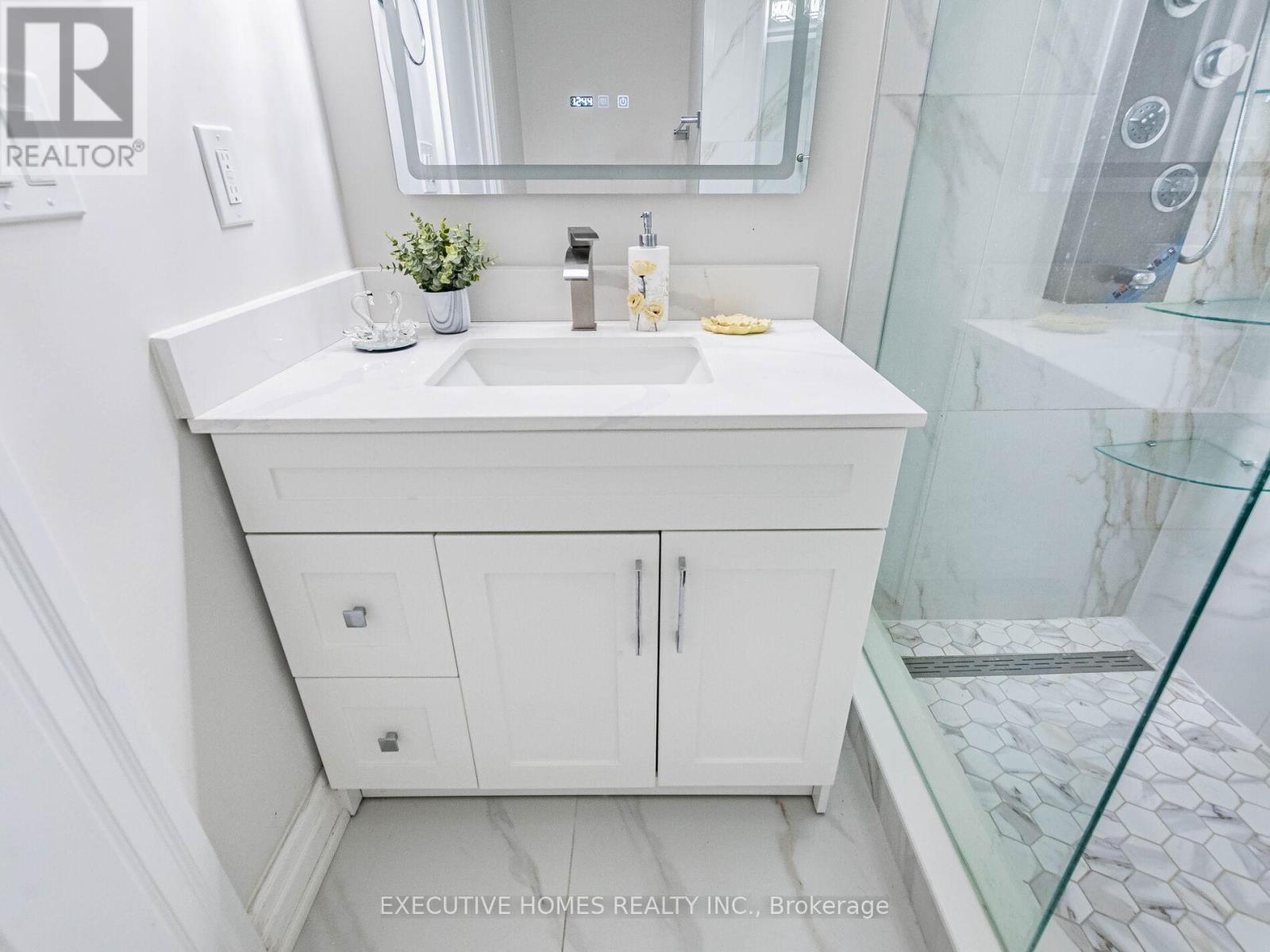 2685 Windjammer Road, Mississauga, ON - Indoor Photo Showing Bathroom