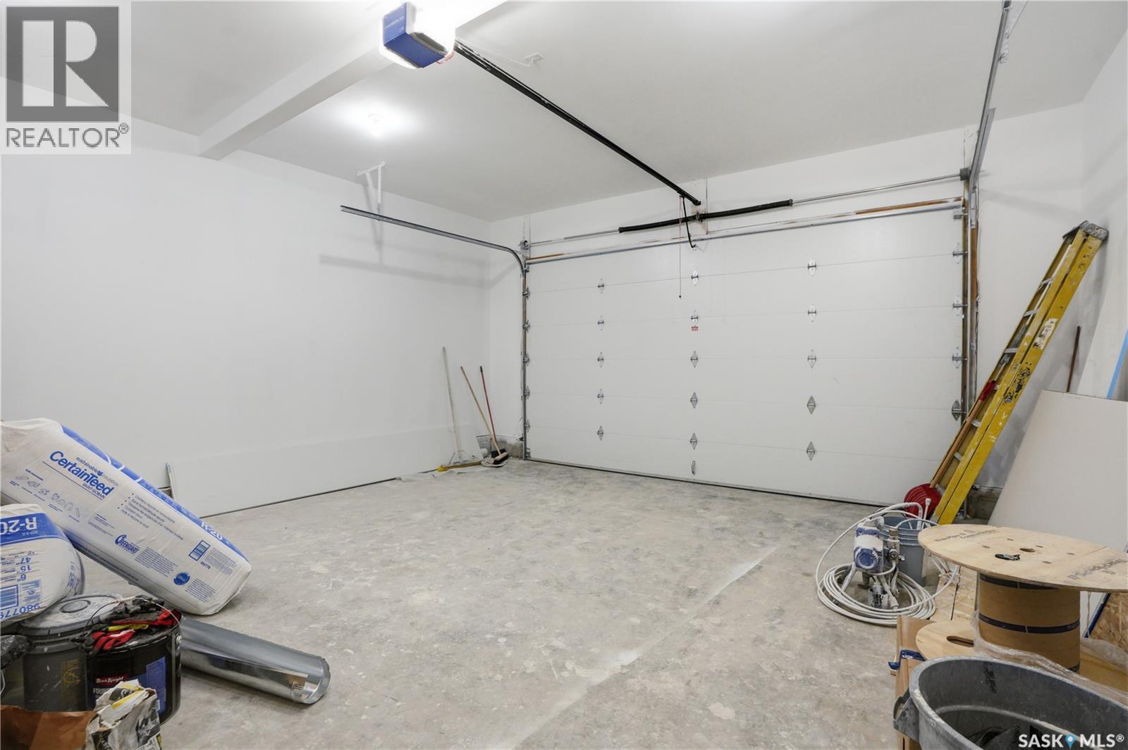 111 Stromberg Crescent, Saskatoon, SK - Indoor Photo Showing Garage