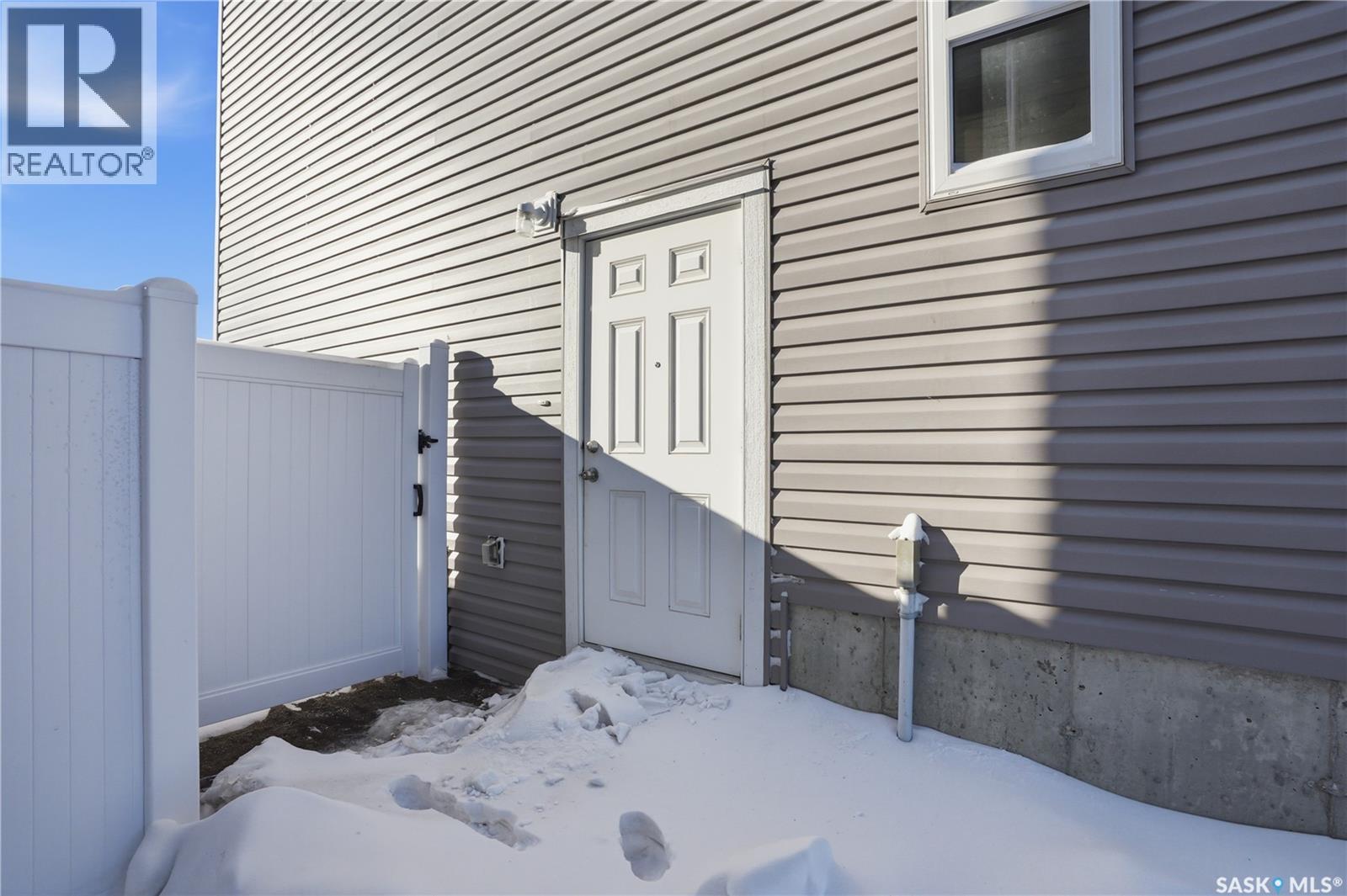 111 Stromberg Crescent, Saskatoon, SK - Outdoor With Exterior