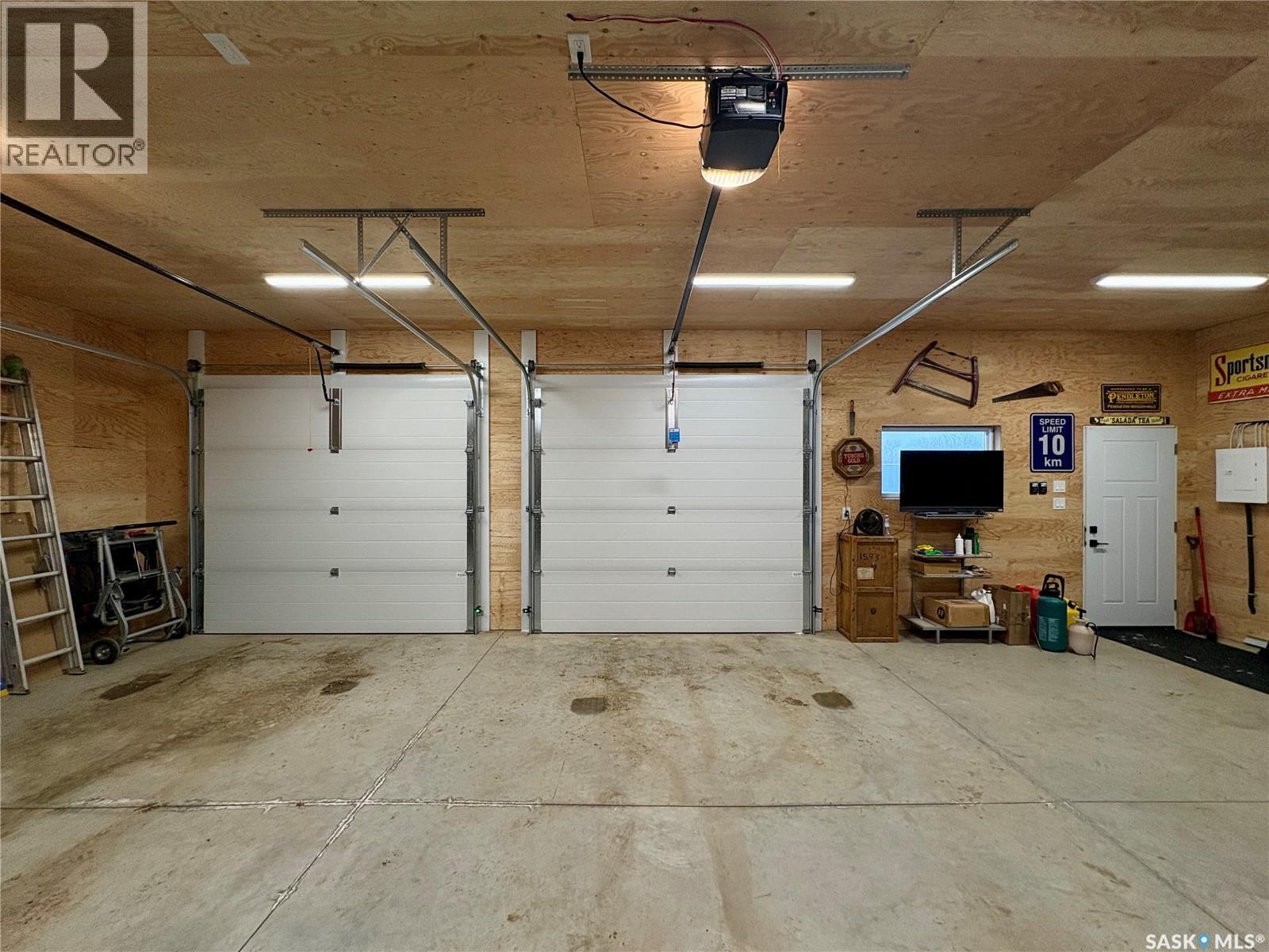 29 Riverview Road, Rosthern Rm No. 403, SK - Indoor Photo Showing Garage