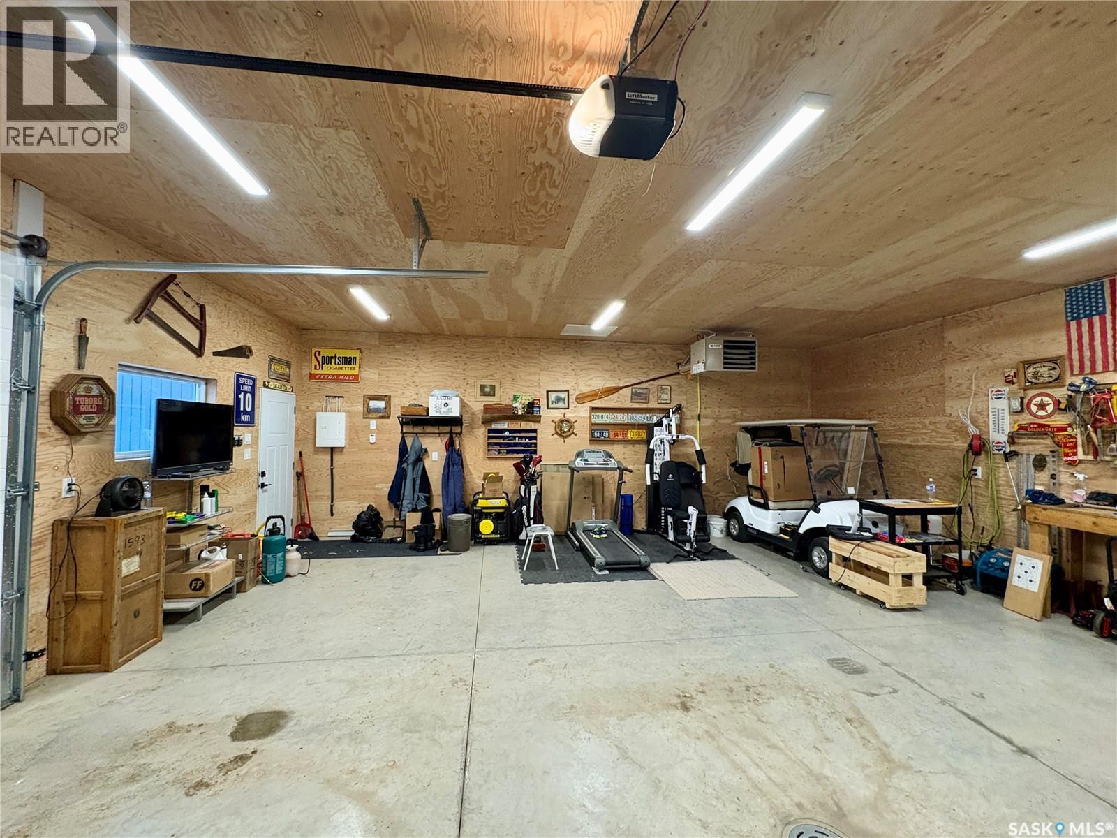 29 Riverview Road, Rosthern Rm No. 403, SK - Indoor Photo Showing Garage