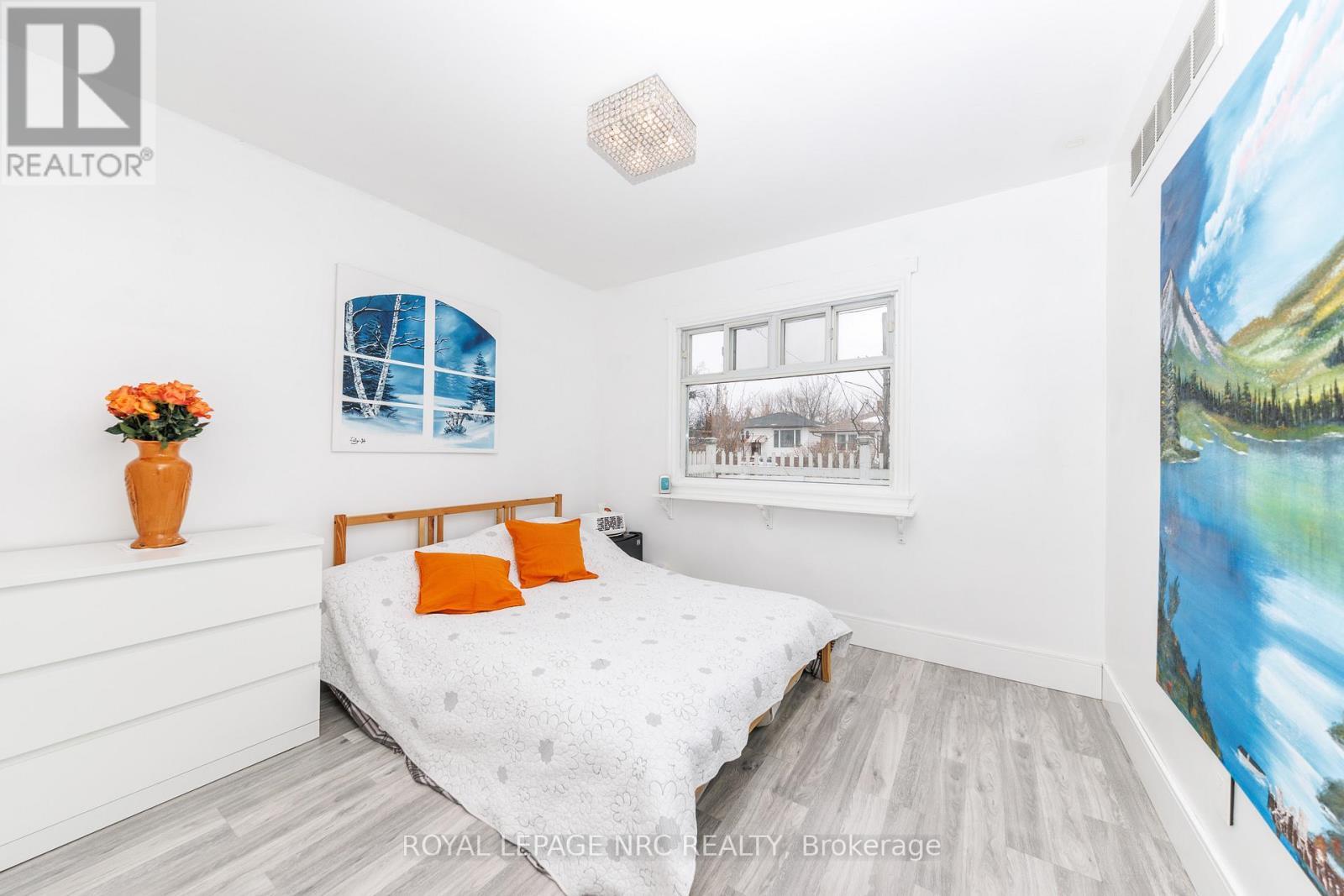 7 Vera Street, St. Catharines (Western Hill), ON - Indoor Photo Showing Bedroom